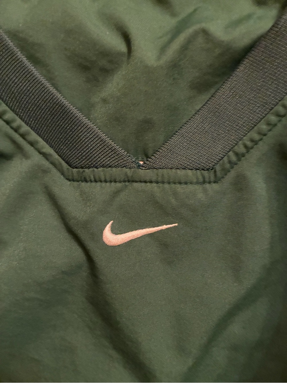 Nike Men’s Forest Green V-Neck Windbreaker Pullover - Picture 3 of 4
